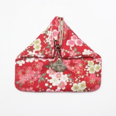 Coin purse and wind clasp coin purse mini bag triangular bag.